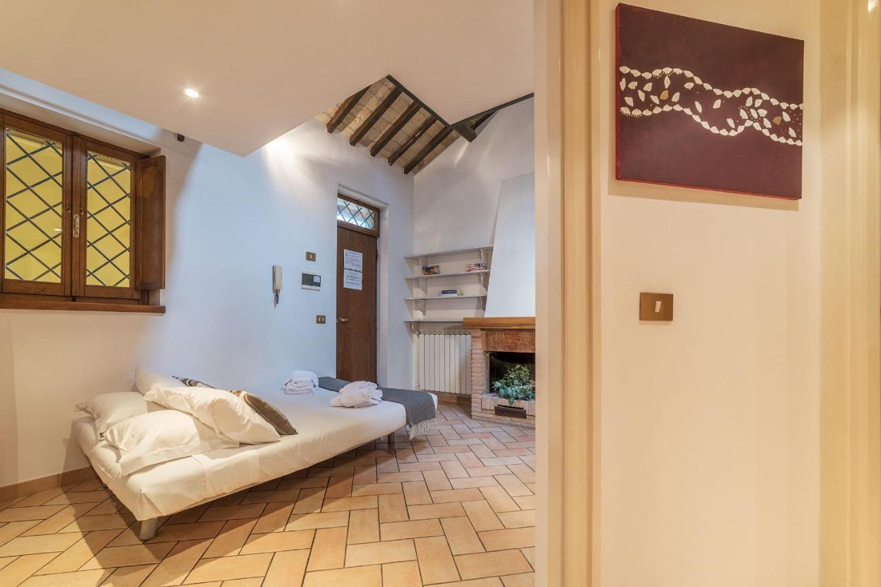 Amazing studio in Campo de Fiori - Air Conditioning - Free Wi-Fi Appartement Rome Buitenkant foto