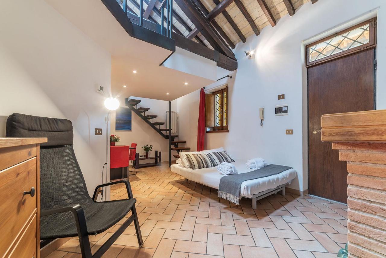 Amazing studio in Campo de Fiori - Air Conditioning - Free Wi-Fi Appartement Rome Buitenkant foto