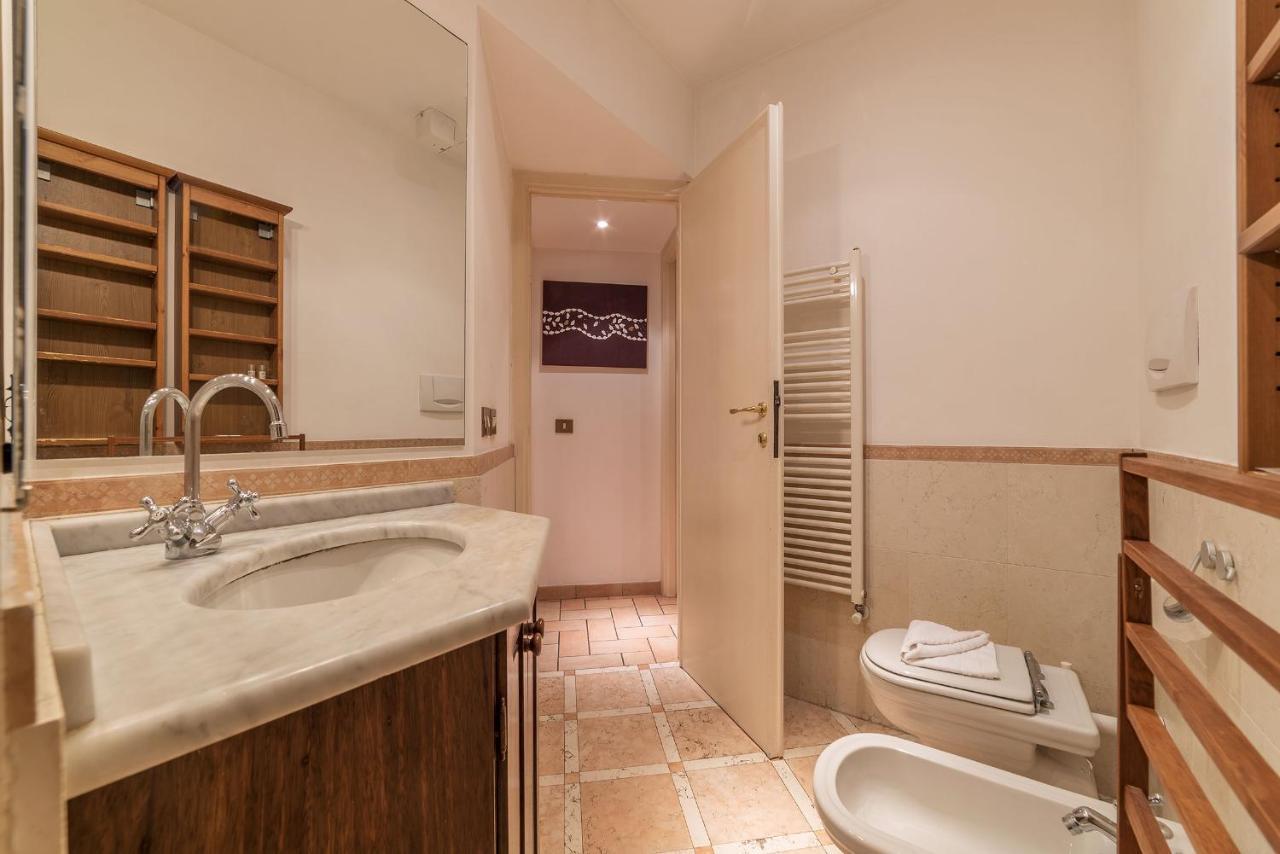 Amazing studio in Campo de Fiori - Air Conditioning - Free Wi-Fi Appartement Rome Buitenkant foto