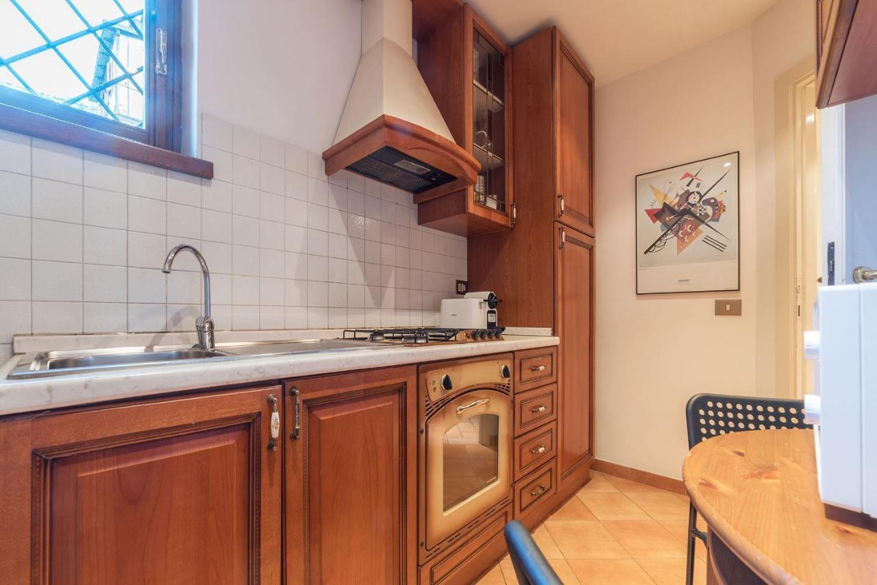 Amazing studio in Campo de Fiori - Air Conditioning - Free Wi-Fi Appartement Rome Buitenkant foto