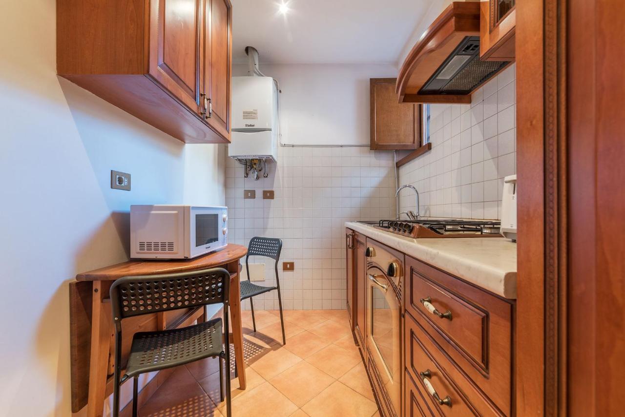 Amazing studio in Campo de Fiori - Air Conditioning - Free Wi-Fi Appartement Rome Buitenkant foto