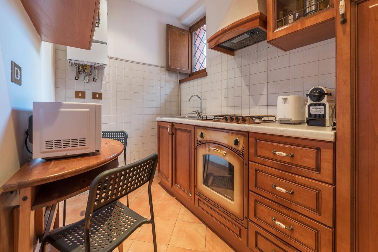 Amazing studio in Campo de Fiori - Air Conditioning - Free Wi-Fi Appartement Rome Buitenkant foto